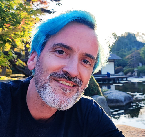 Vocal Coach Thorsten Schuck im Studio beim Einsingen mit Schüler