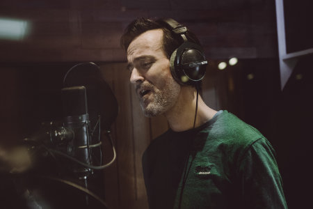Tonstudio Aufnahme, Sänger vor einem Mikrofon